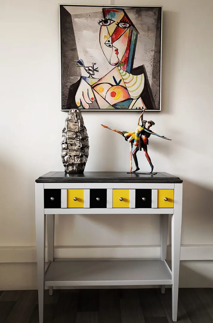 Console Parisienne Noire et jaune