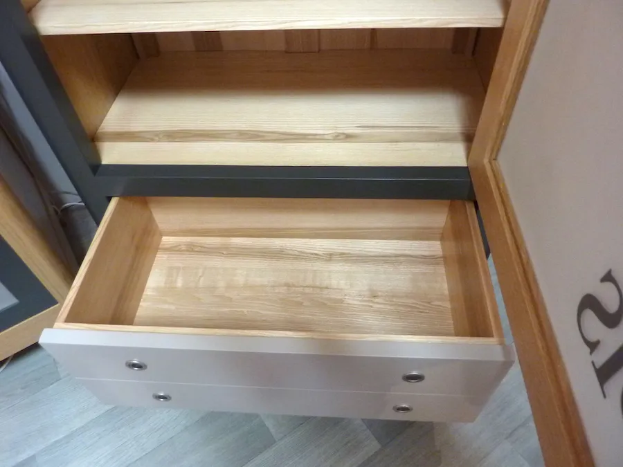 Bonnetière vitrée Louisiane Style contemporain en chêne – Image 9