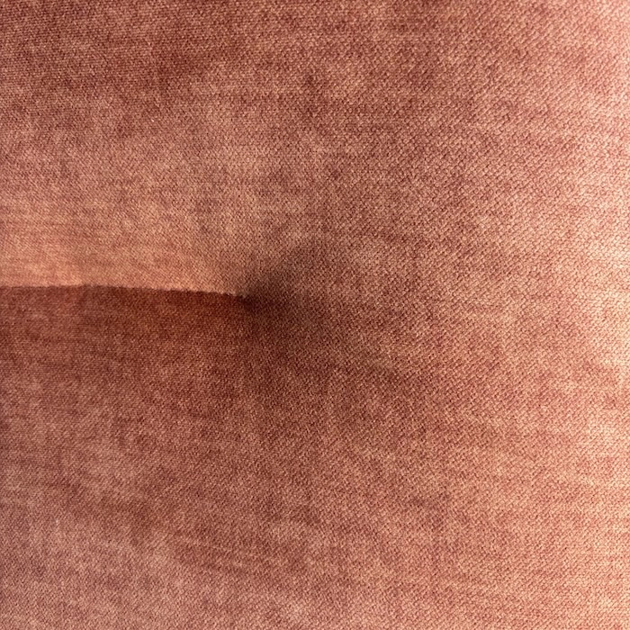 canapé brique fleurs