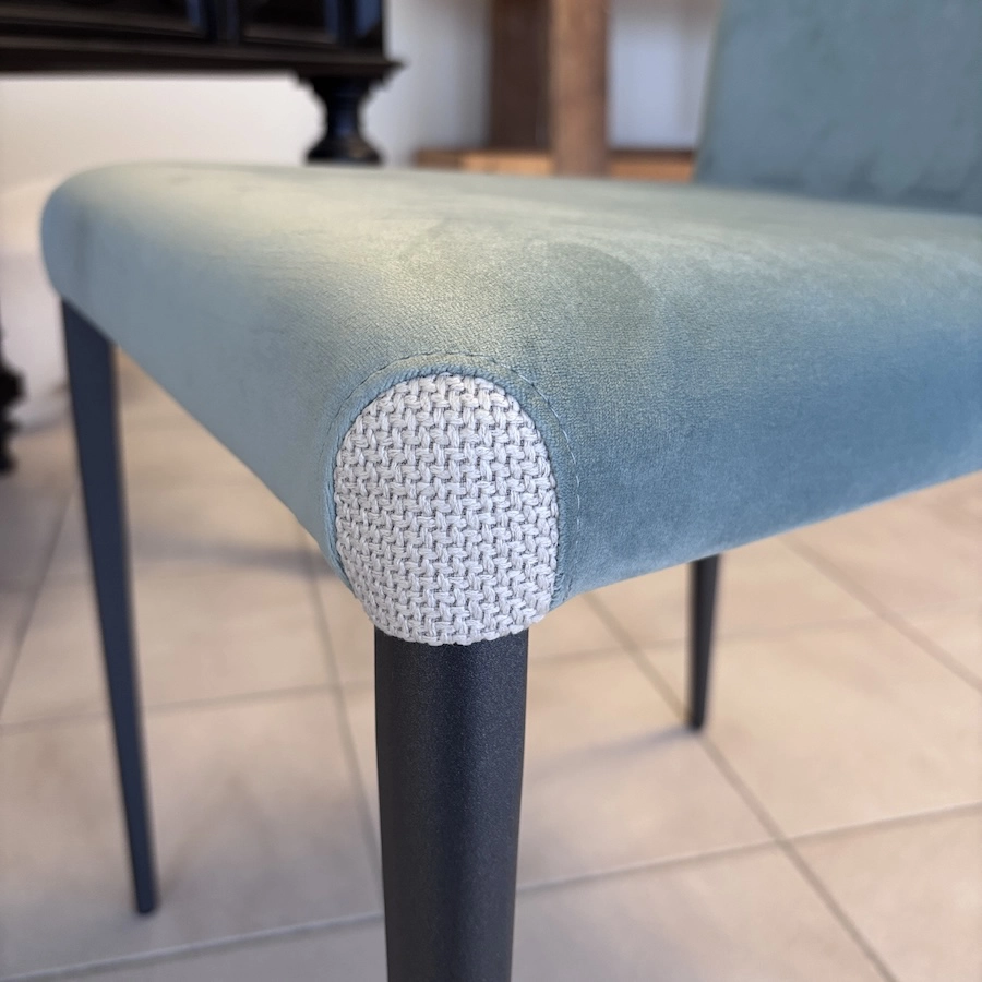 chaise confortable bleue beige