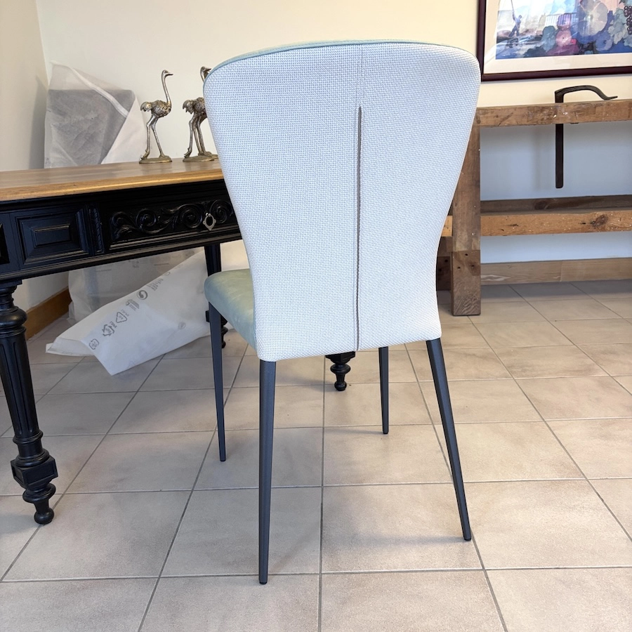 chaise confortable bleue beige