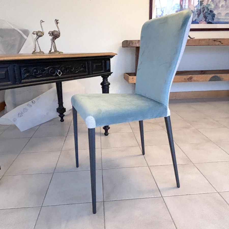 chaise confortable bleue beige