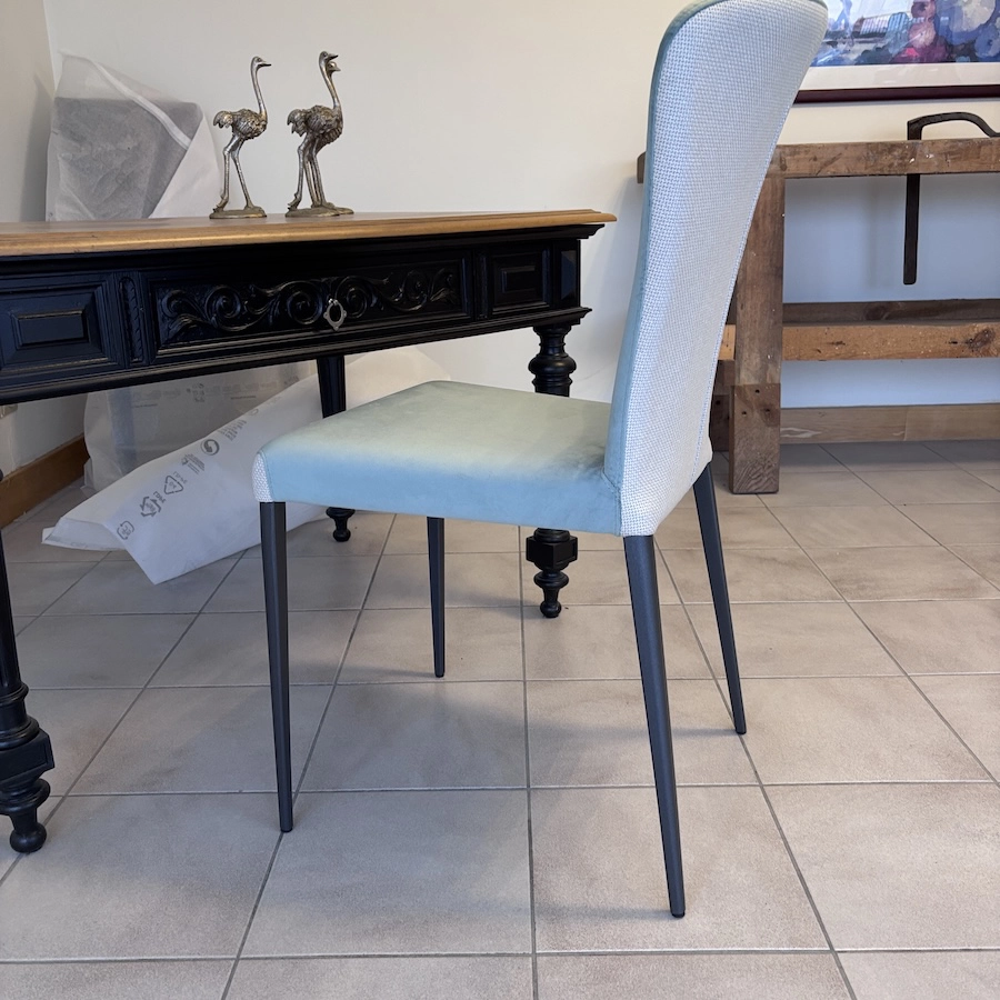 chaise confortable bleue beige