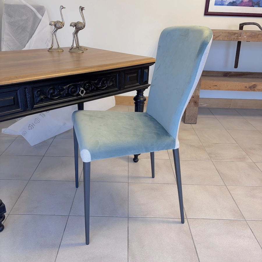 chaise confortable bleue beige