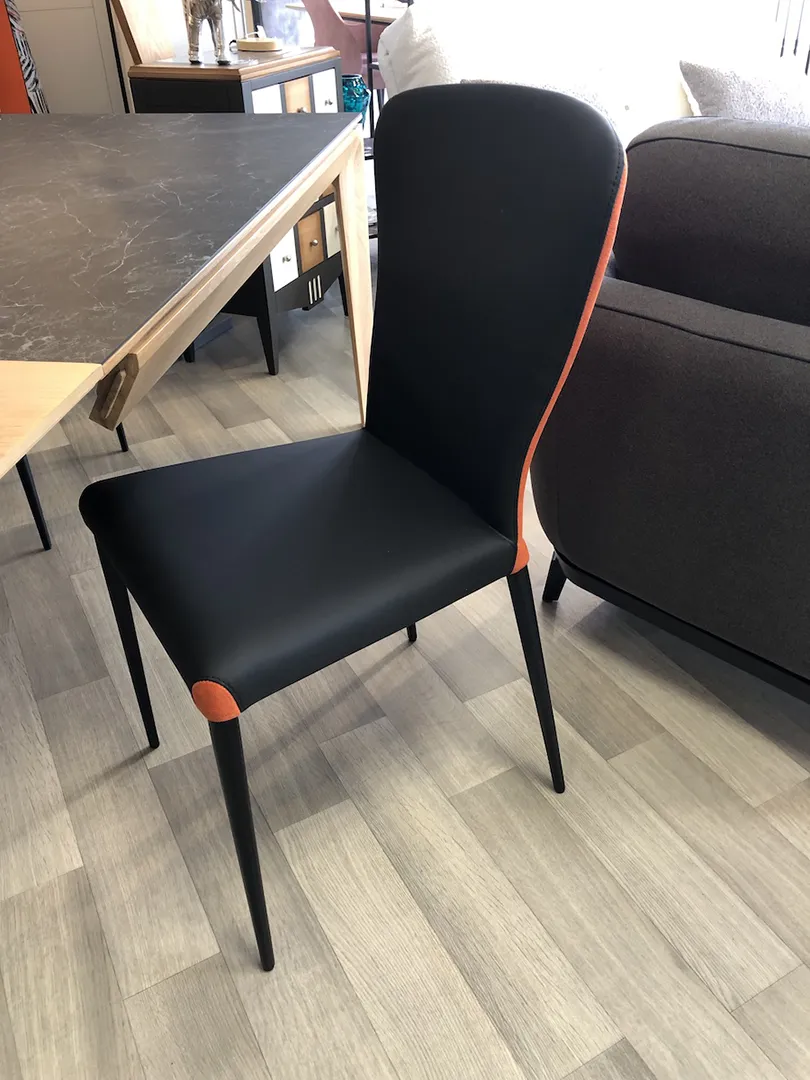 Chaise Francine bi matière noire/orange – Image 3