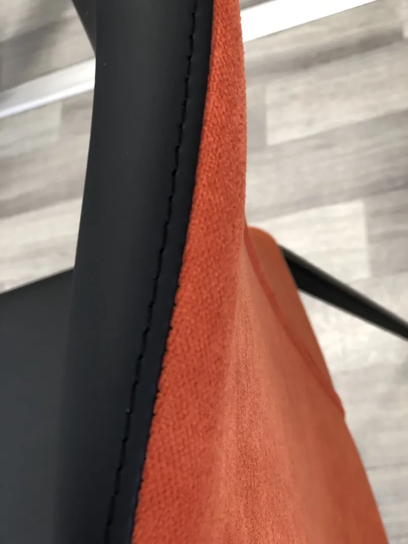 Chaise Francine bi matière noire/orange – Image 4