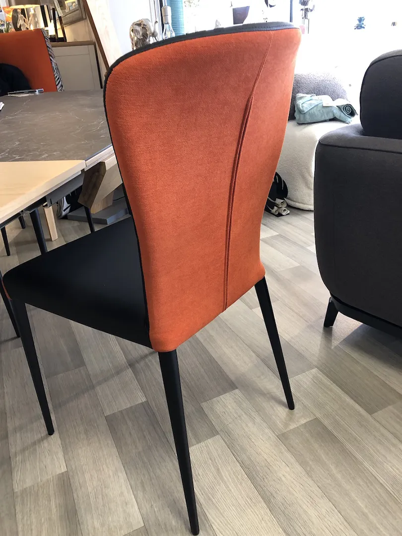 Chaise Francine bi matière noire/orange – Image 7