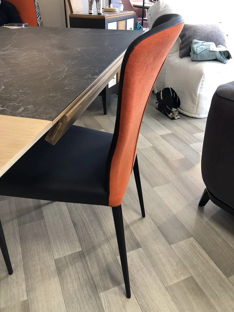 Chaise Francine bi matière noire/orange – Image 9