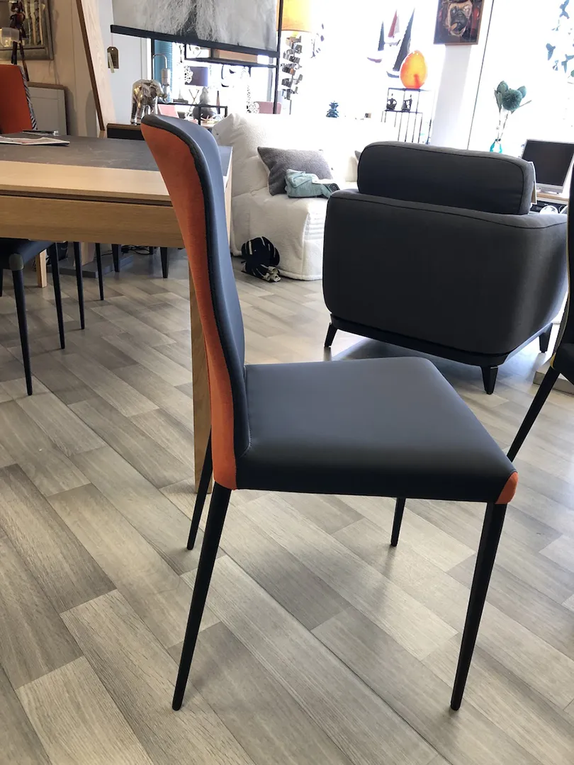Chaise Francine bi matière noire/orange – Image 11