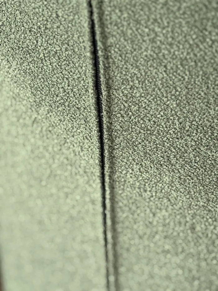 Chaise Jacobson tissu bouclette kaki – Image 5