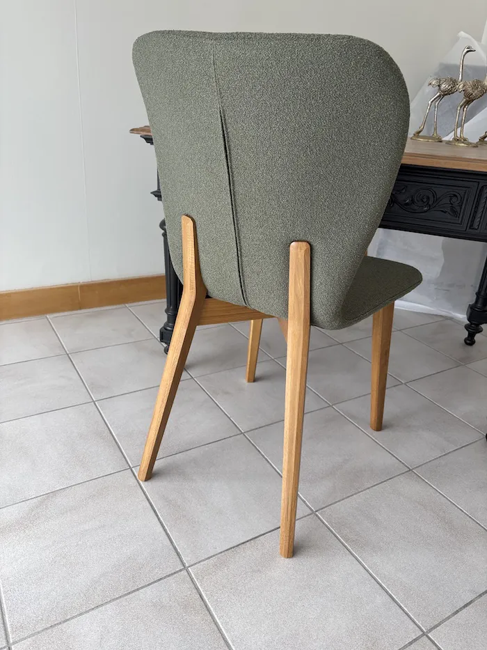 Chaise Jacobson tissu bouclette kaki – Image 3