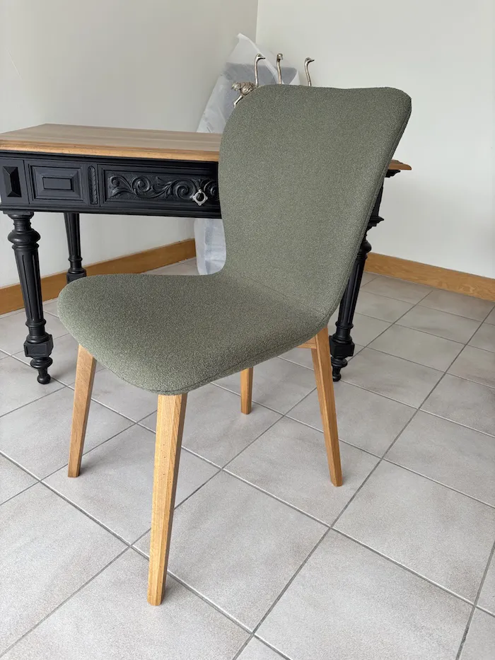 Chaise Jacobson tissu bouclette kaki