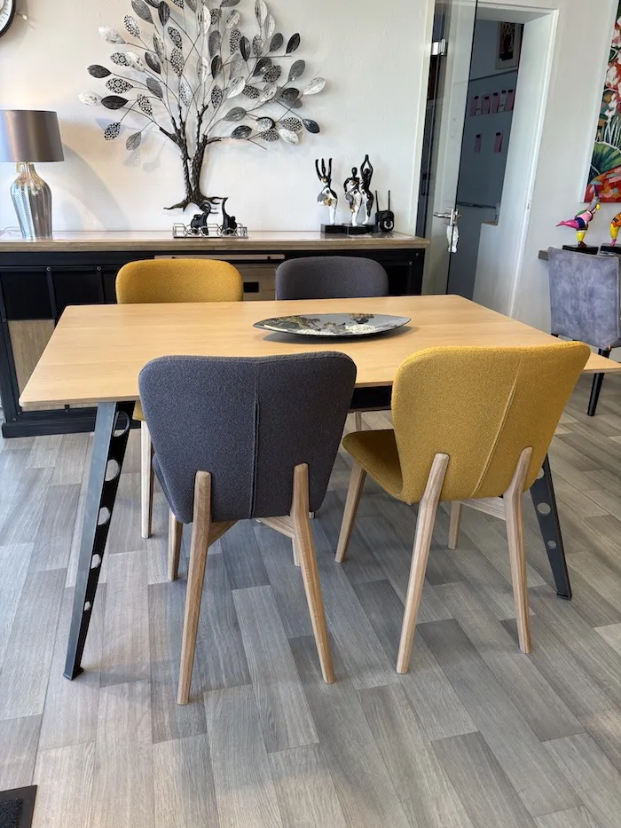 Chaise Jacobson tissu bouclette moutarde – Image 7