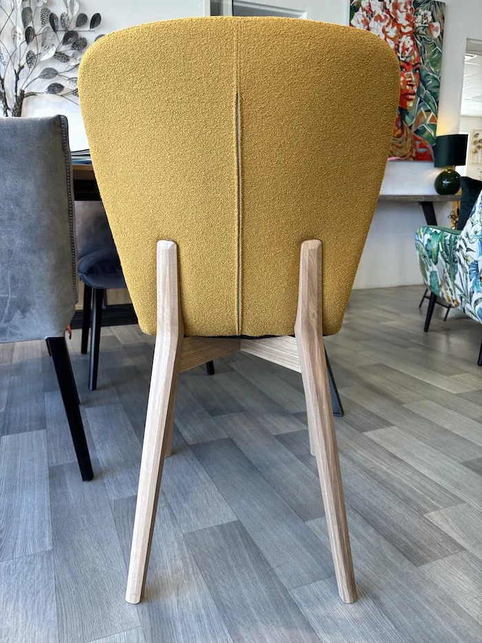Chaise Jacobson tissu bouclette moutarde – Image 4