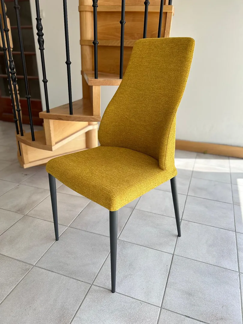 Chaise Mathilde moutarde Seattle