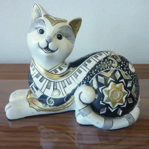 Chat couché Mélodie