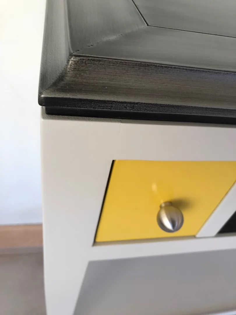 Console Parisienne Noire et jaune – Image 4