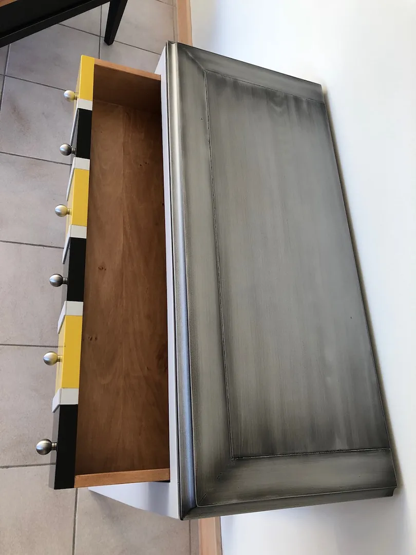 Console Parisienne Noire et jaune – Image 8