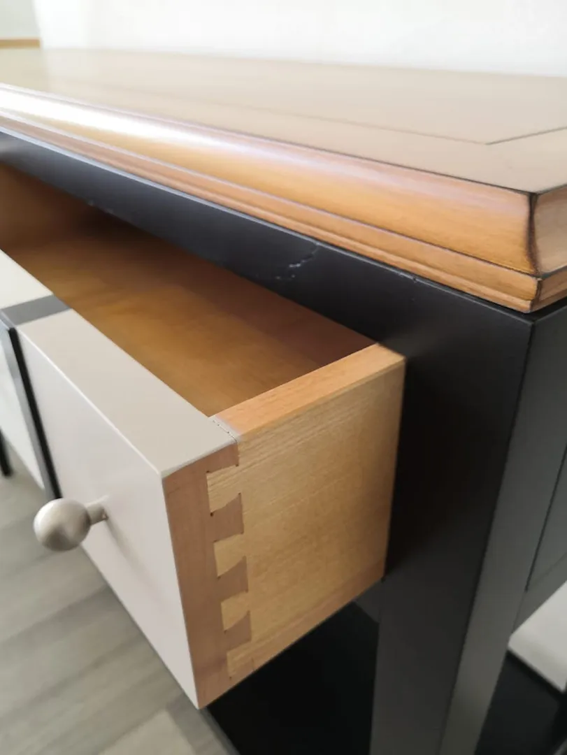 Console Parisienne Noire, grise et délavée – Image 4