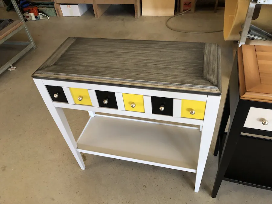 Console Parisienne Noire et jaune – Image 14