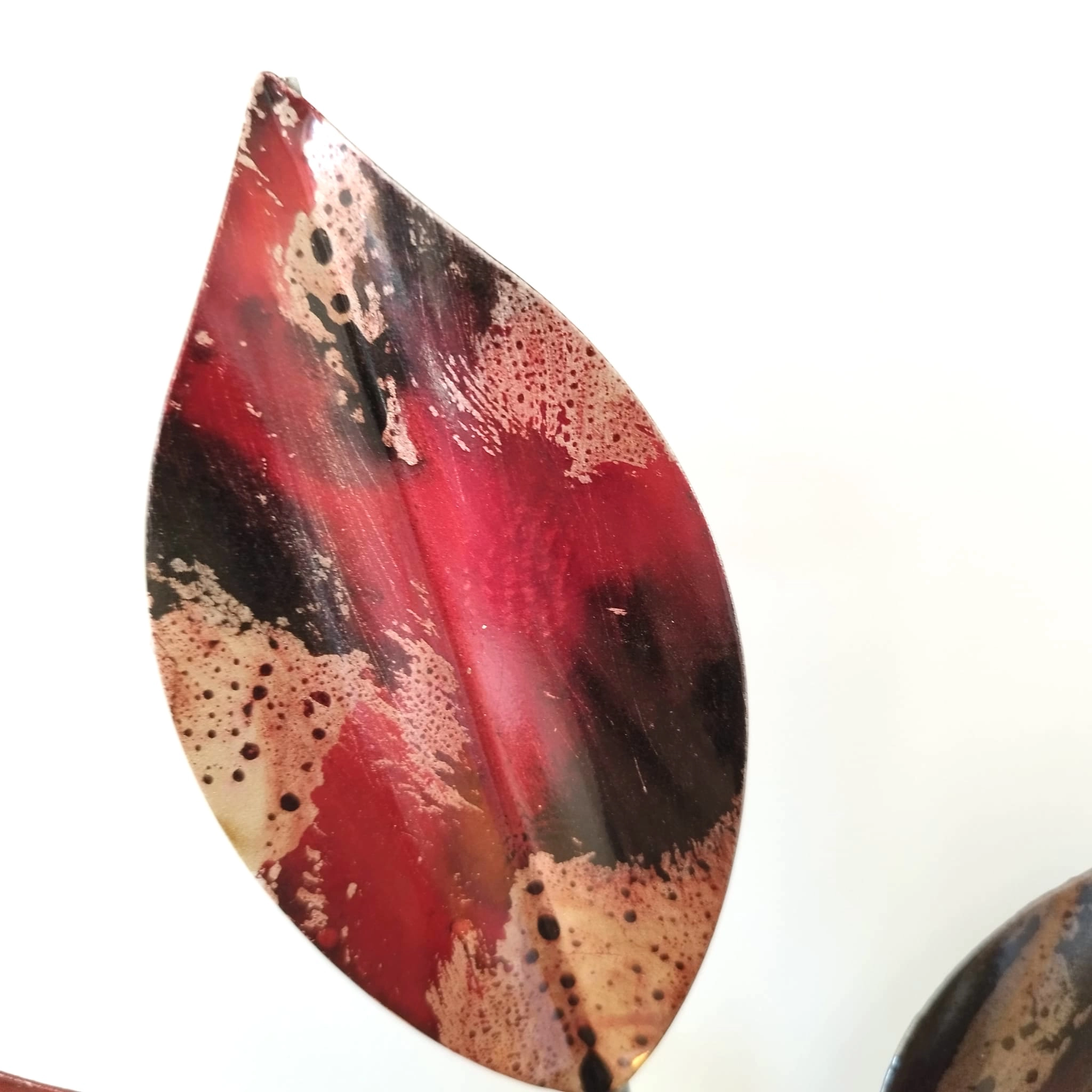 décoration murale métal feuilles rouges