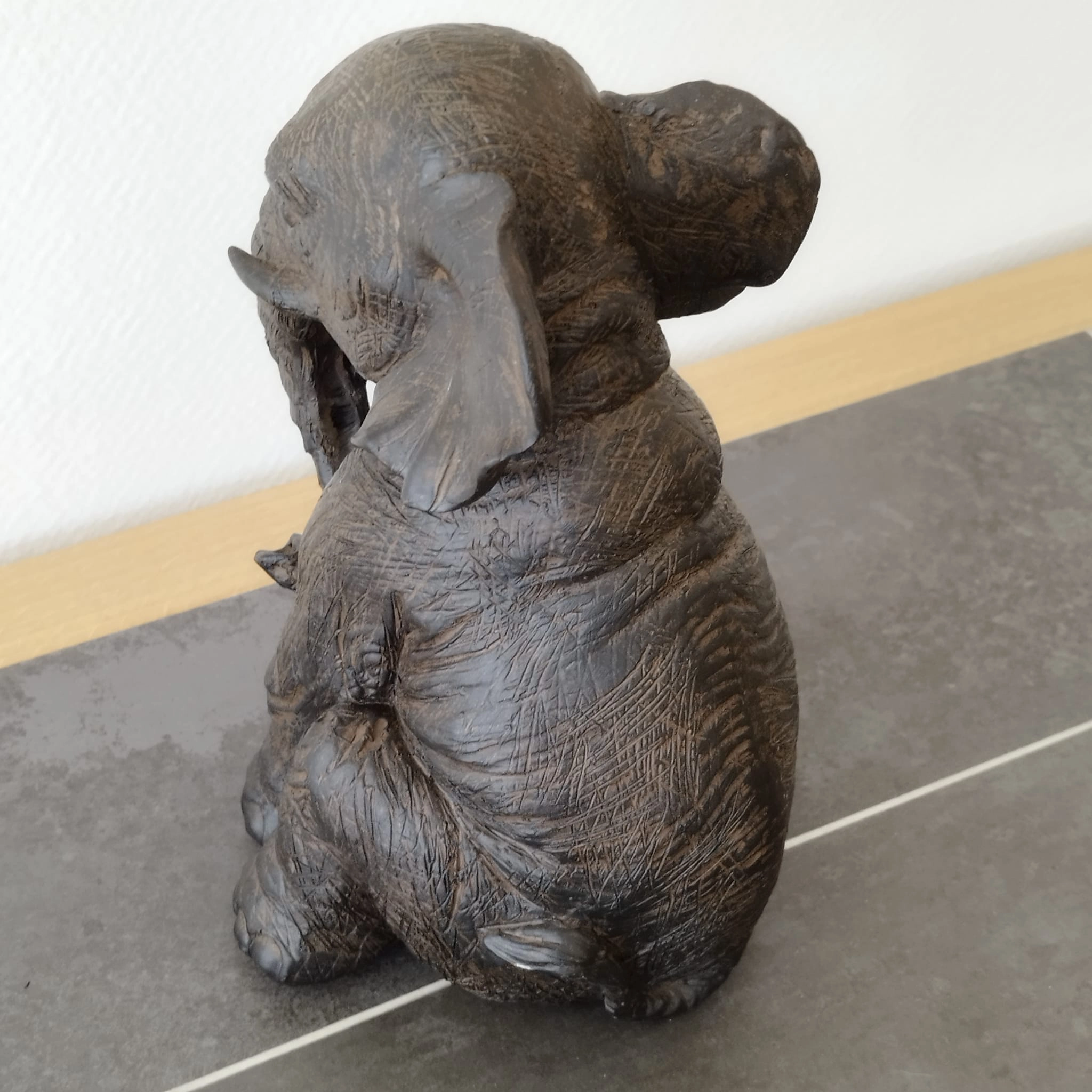 Eléphant assis – Image 3