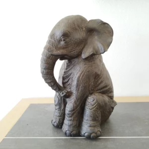 Eléphant assis