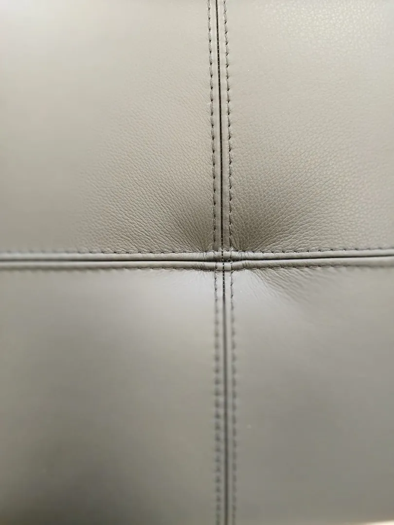 Fauteuil America pivotant cuir noir – Image 9