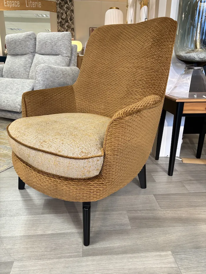 Fauteuil Flora tissu cognac – Image 3