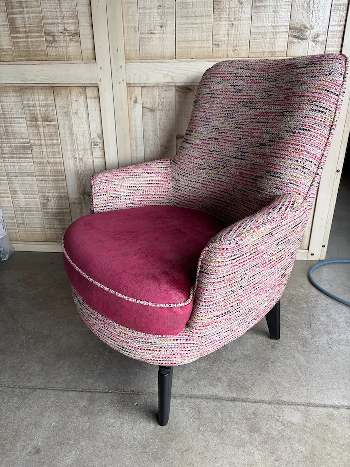 Fauteuil Flora tissu rose – Image 4