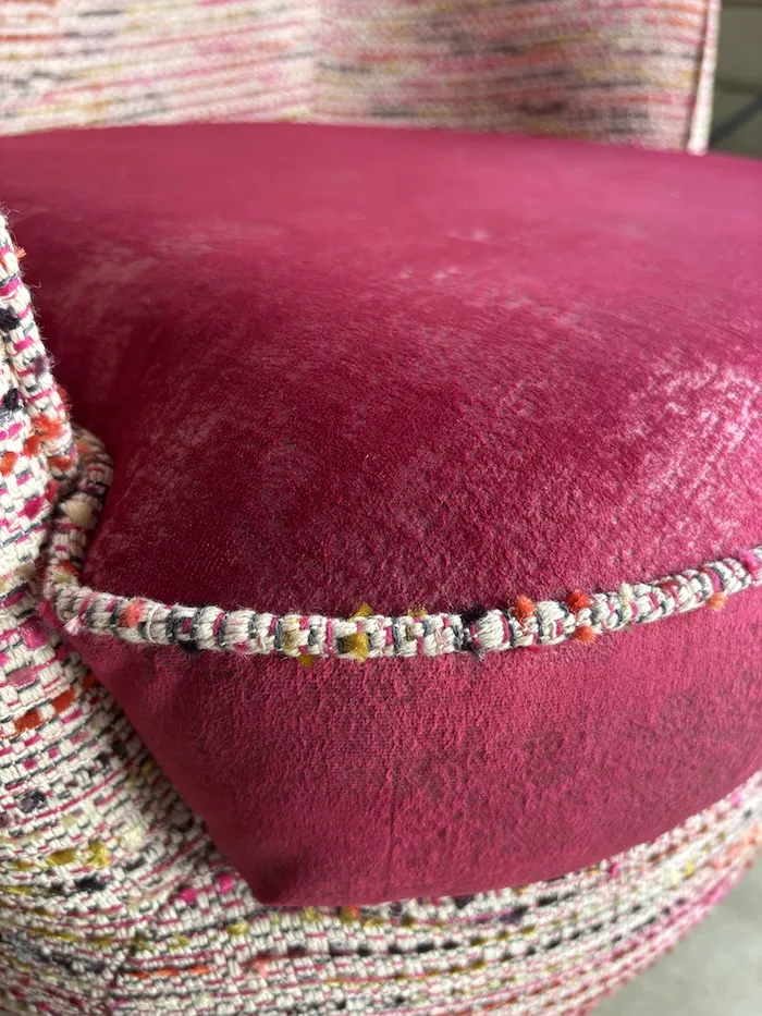 Fauteuil Flora tissu rose – Image 3