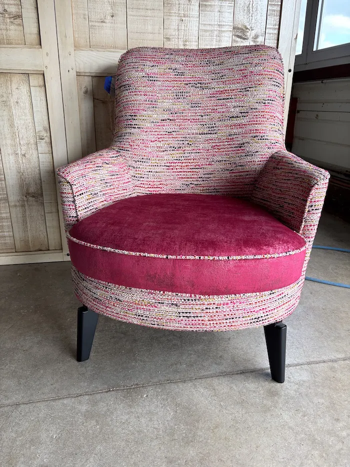 Fauteuil Flora tissu rose – Image 5