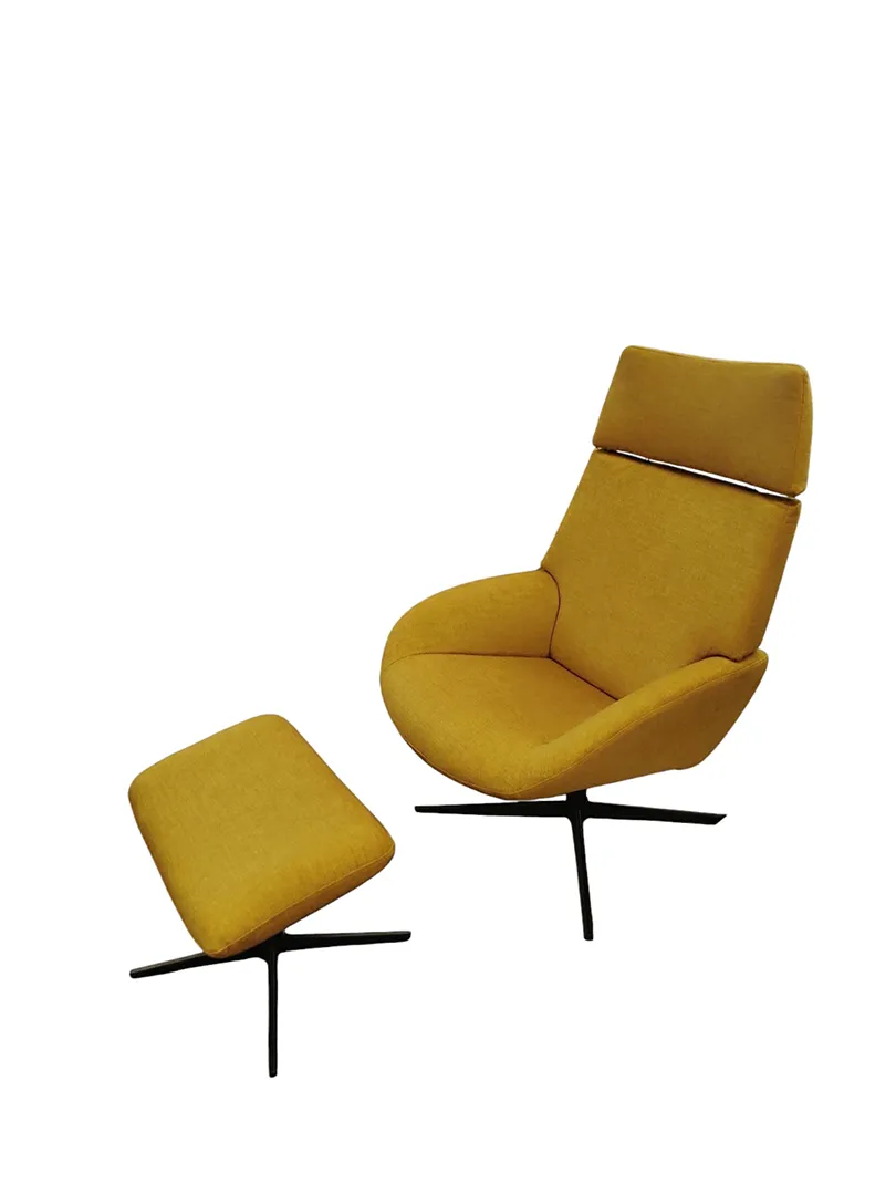 Fauteuil Lotus et son repose pieds ocre