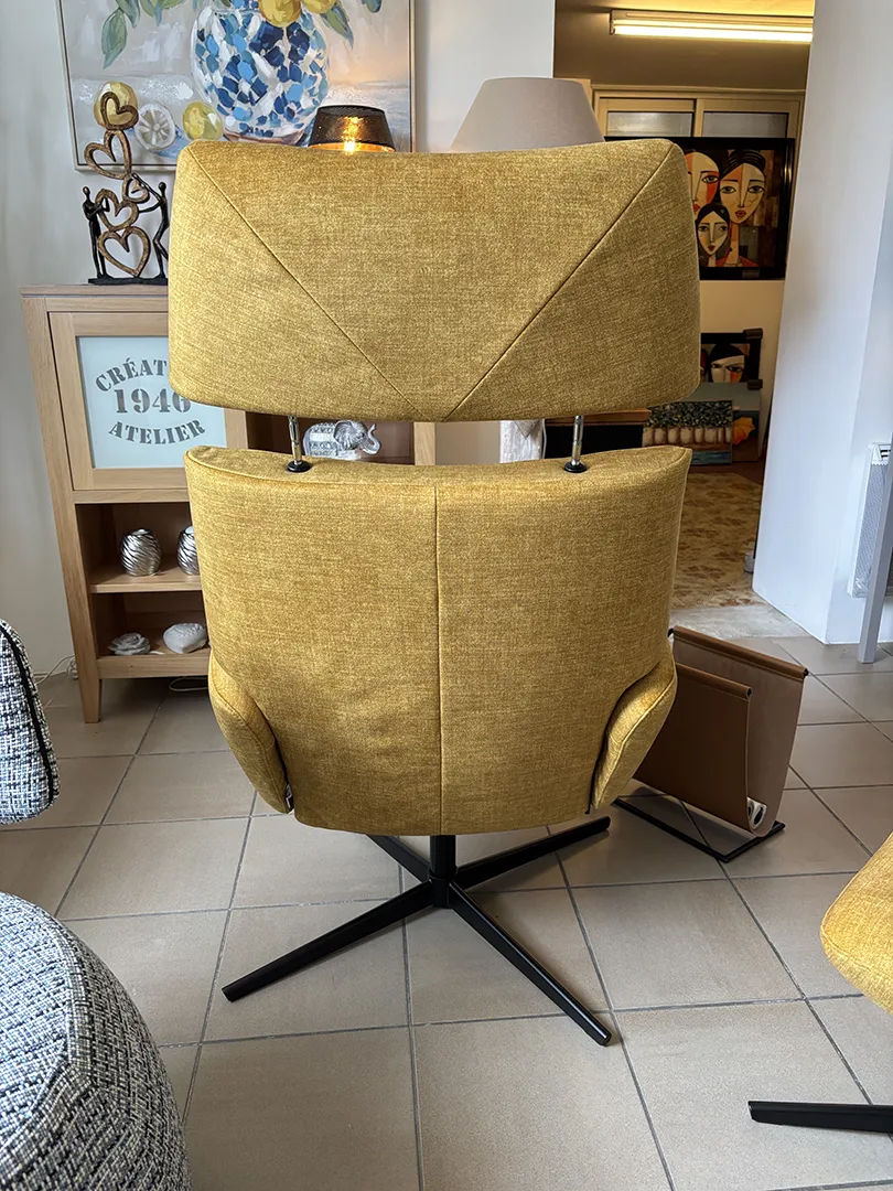 Fauteuil Lotus et son repose pieds ocre – Image 10