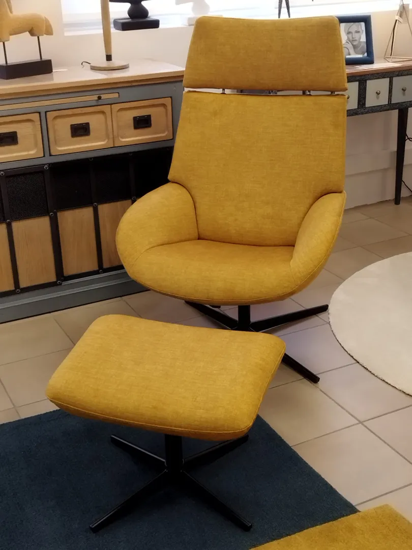 Fauteuil Lotus et son repose pieds ocre – Image 8