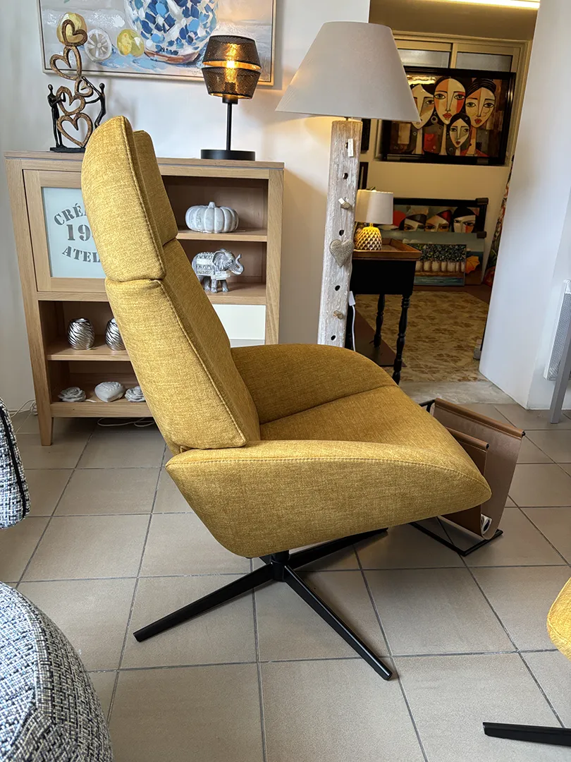 Fauteuil Lotus et son repose pieds ocre – Image 5