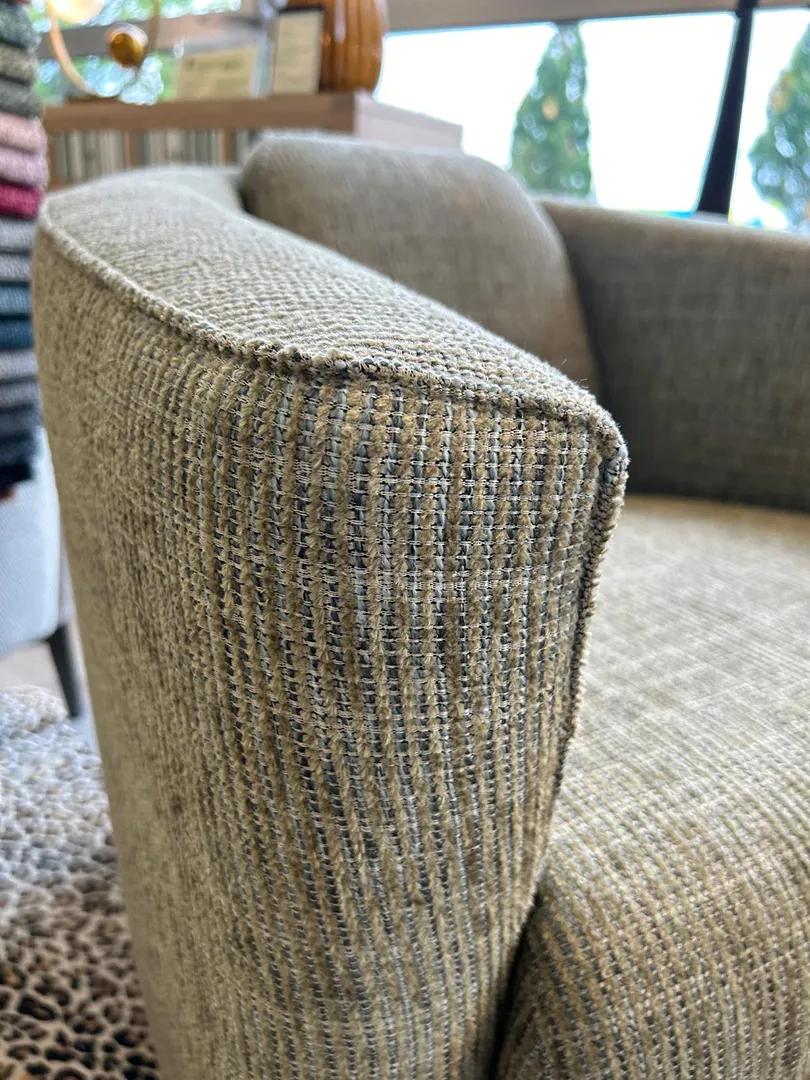 Fauteuil Nube en tissu vert – Image 3