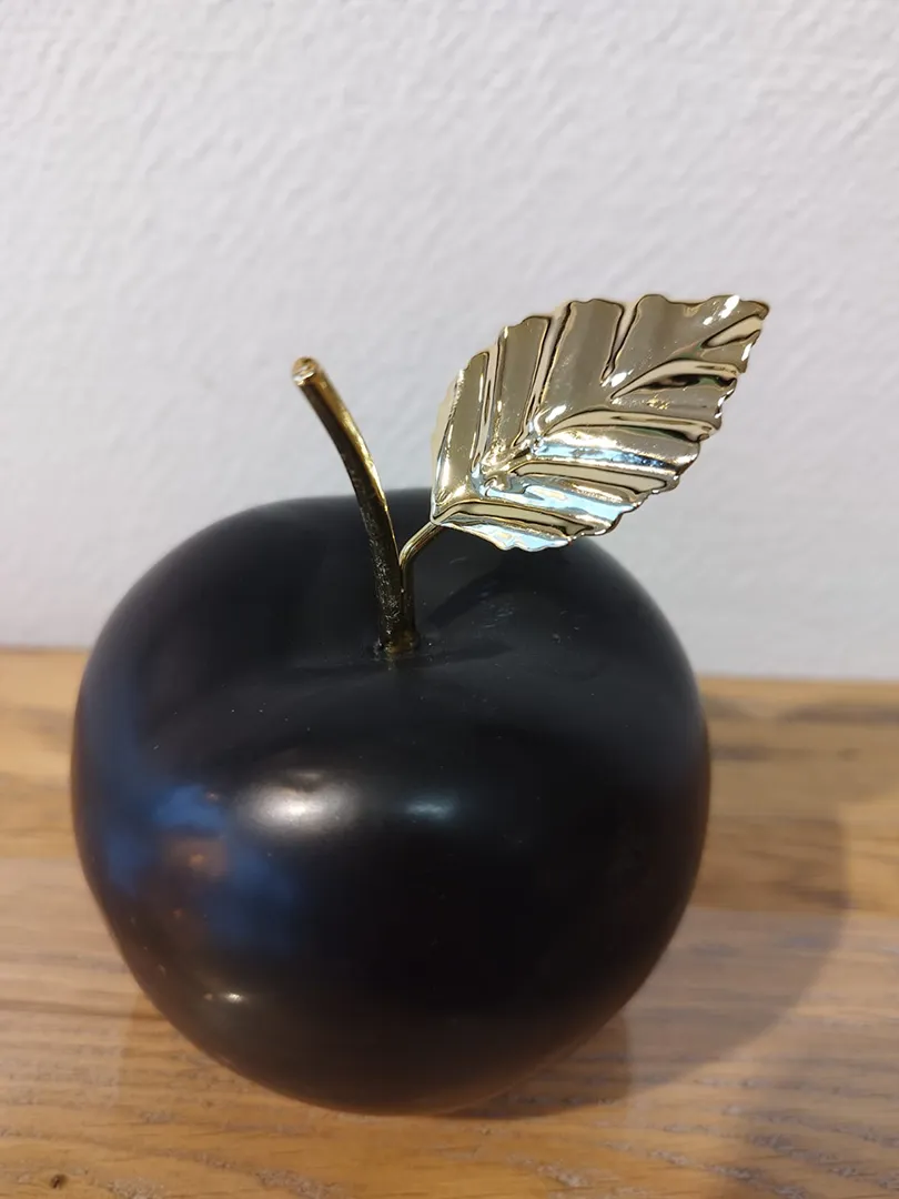 Pomme noire et dorée – Image 7