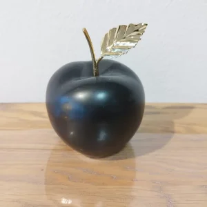 Pomme noire et dorée