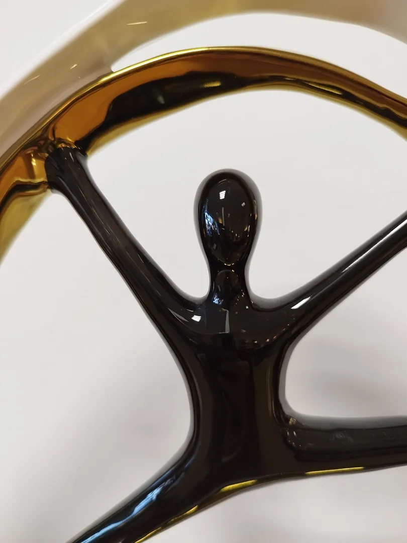 Sculpture Grand écart – Image 4