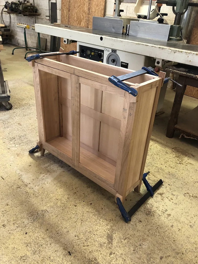 Vitrine en chêne avec Terracotta – Image 2