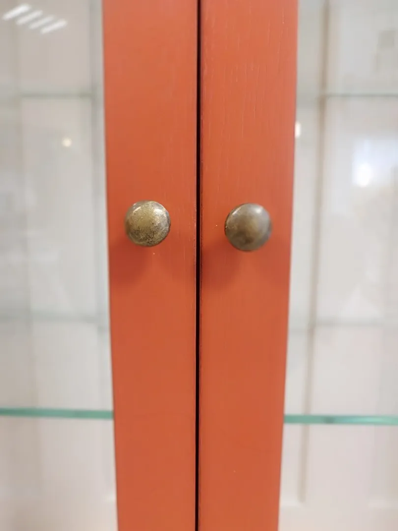 Vitrine en chêne avec Terracotta – Image 4