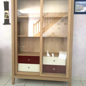 Vitrine d'atelier avec "vieux rouge" et ivoire